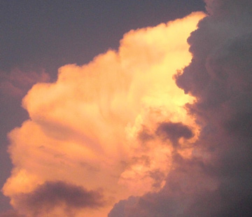 Photo of clouds in the sky.