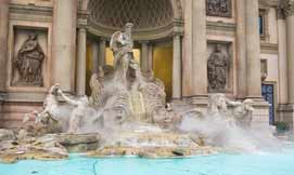 image of pool fountain at Caesars Palace