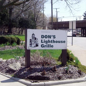 Dons LIghthouse sign at Lake and Clifton