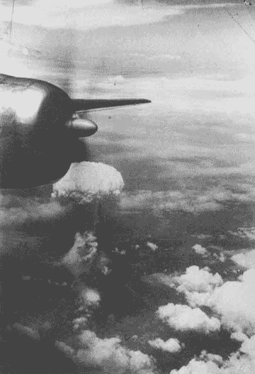 News photo of Hiroshima atomic mushroom cloud