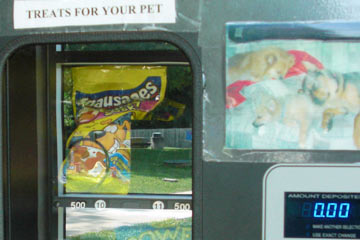 Pet food vending machine